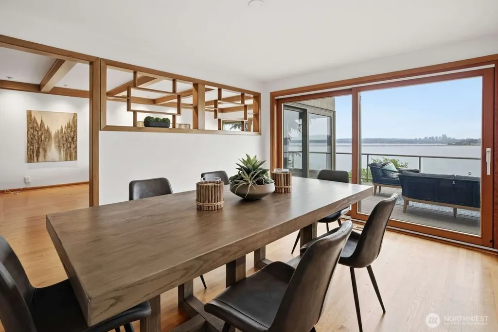 2514 Shoreland Drive S Seattle WA 98144