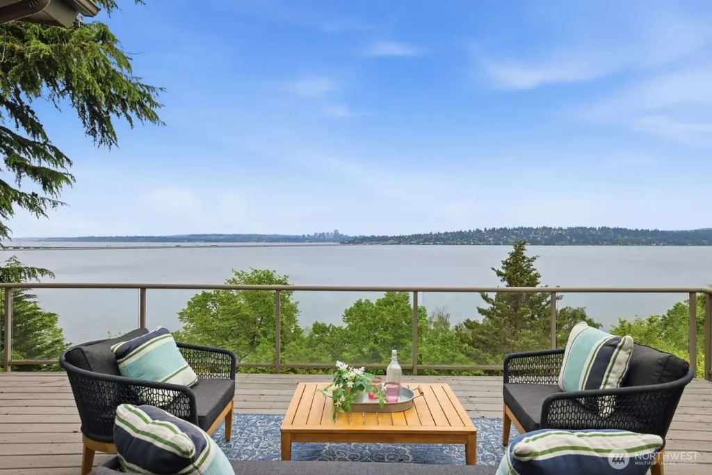 2514 Shoreland Drive S Seattle WA 98144