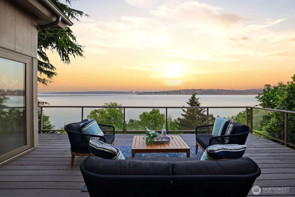 2514 Shoreland Drive S Seattle WA 98144