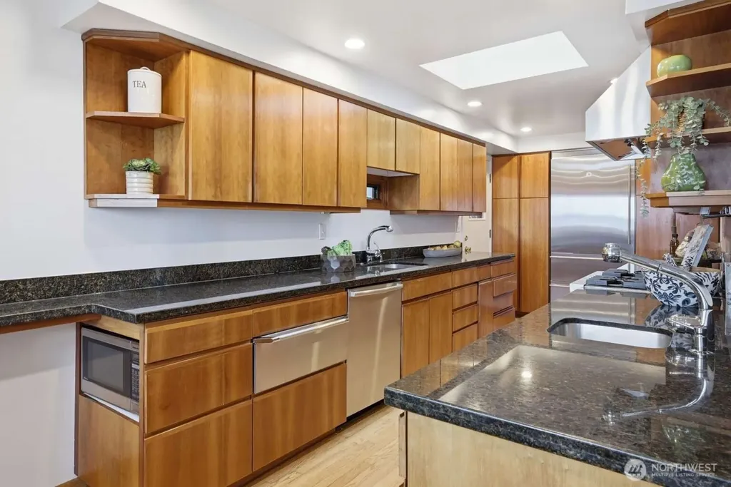 2514 Shoreland Drive S Seattle WA 98144