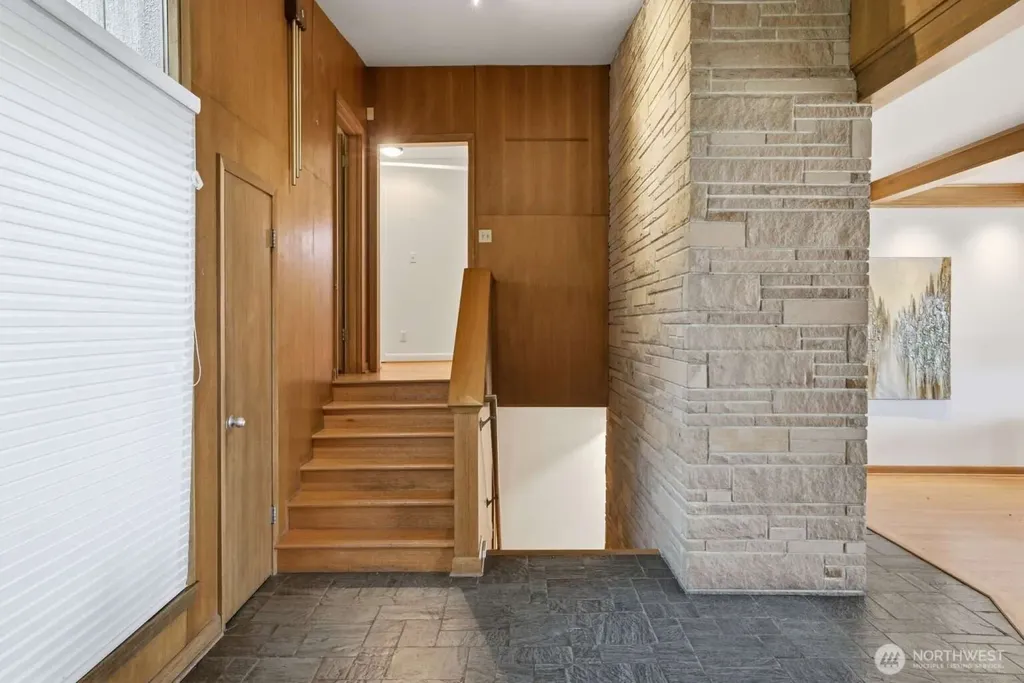 2514 Shoreland Drive S Seattle WA 98144