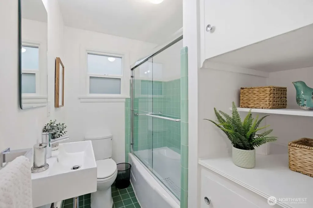2514 Shoreland Drive S Seattle WA 98144