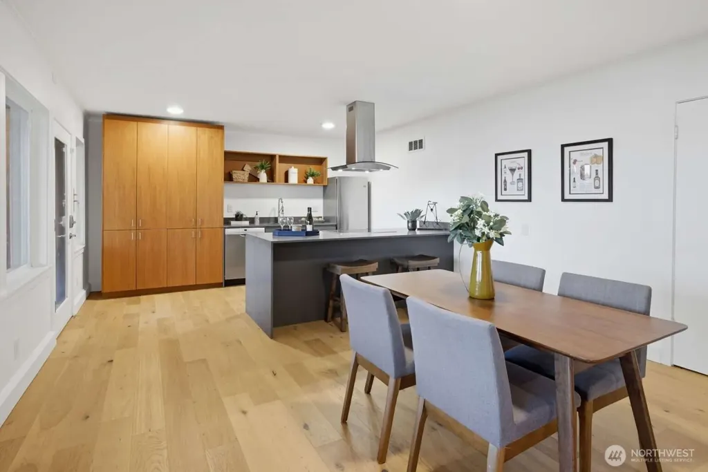 2514 Shoreland Drive S Seattle WA 98144