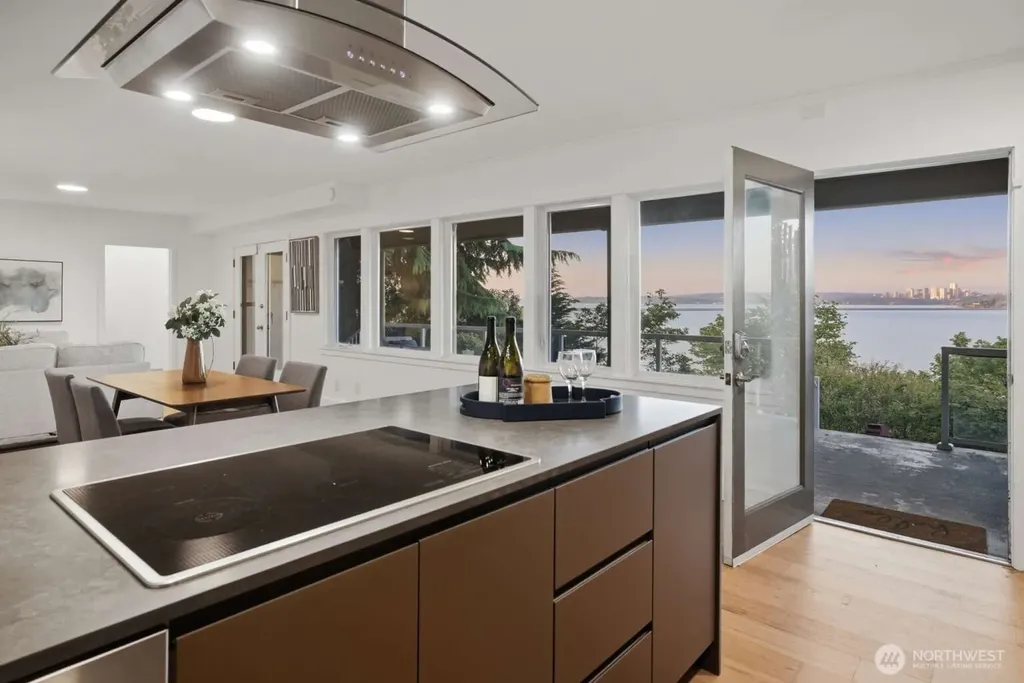 2514 Shoreland Drive S Seattle WA 98144