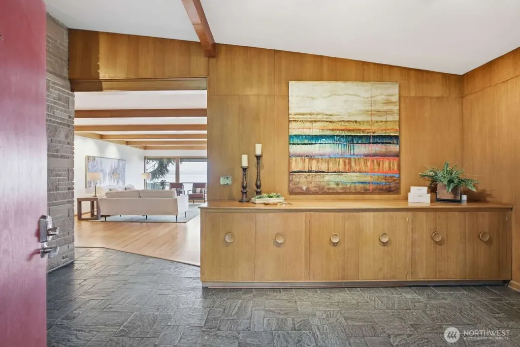 2514 Shoreland Drive S Seattle WA 98144