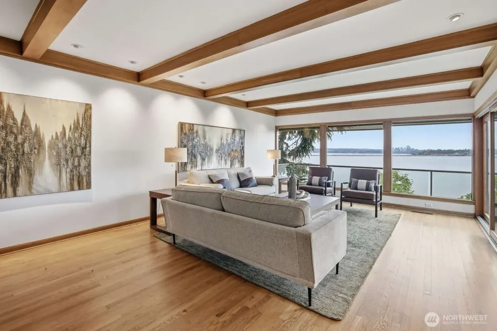 2514 Shoreland Drive S Seattle WA 98144