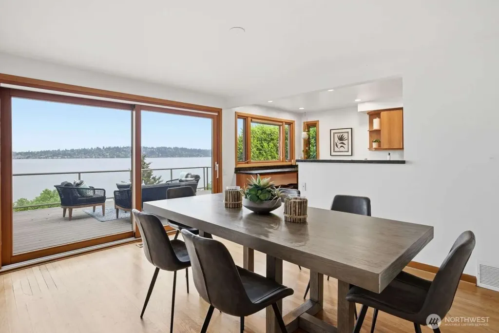 2514 Shoreland Drive S Seattle WA 98144
