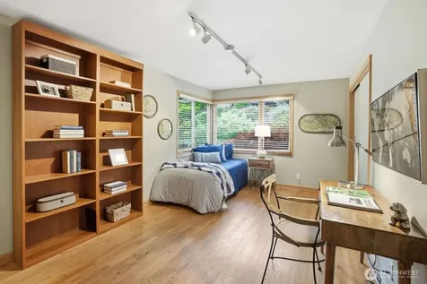 2514 Shoreland Drive S Seattle WA 98144