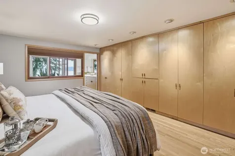 2514 Shoreland Drive S Seattle WA 98144