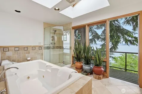 2514 Shoreland Drive S Seattle WA 98144