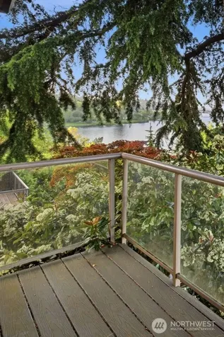 2514 Shoreland Drive S Seattle WA 98144