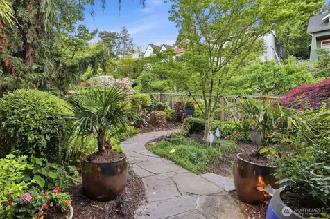 2514 Shoreland Drive S Seattle WA 98144