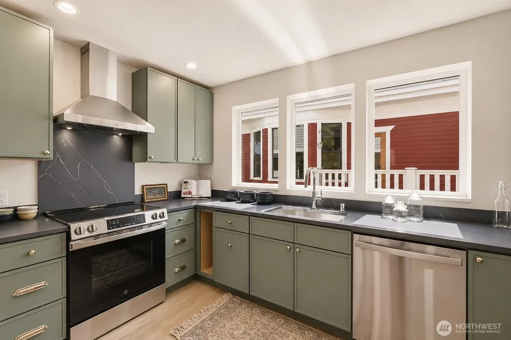 909 32nd Avenue S Seattle WA 98144