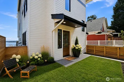 909 32nd Avenue S Seattle WA 98144