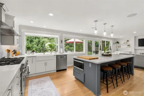 32 Cascade Key Bellevue WA 98006