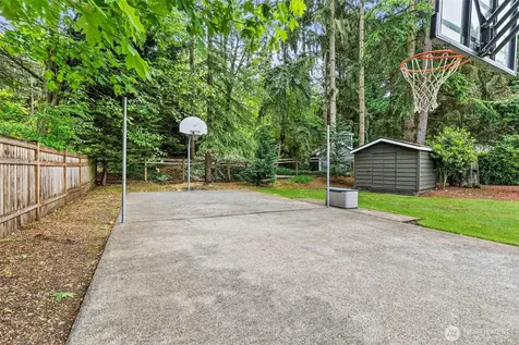 32 Cascade Key Bellevue WA 98006