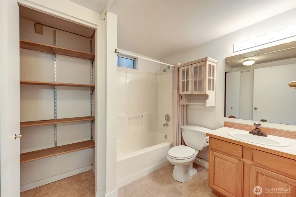 654 W Main Street Monroe WA 98272