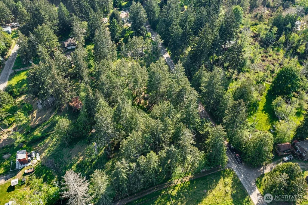 907 E Madrona Boulevard NW Lakebay WA 98349