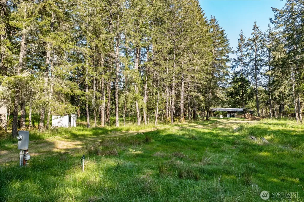 905 E Madrona Boulevard NW Lakebay WA 98349
