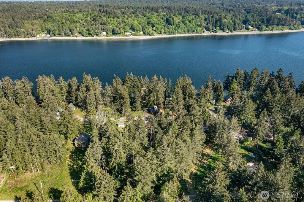 905 E Madrona Boulevard NW Lakebay WA 98349