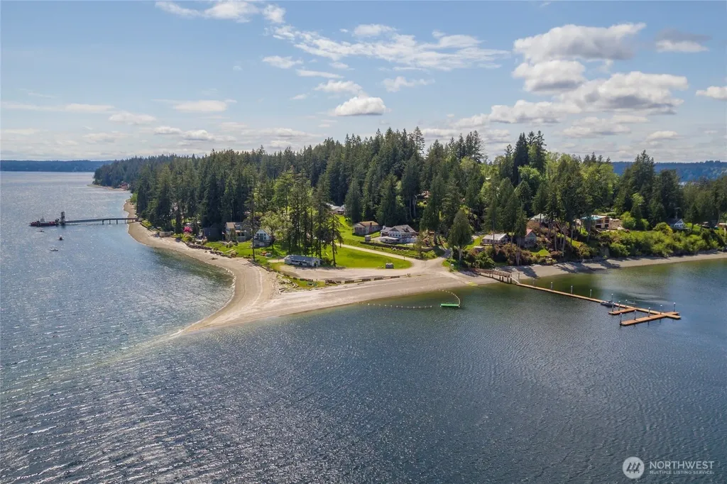 905 E Madrona Boulevard NW Lakebay WA 98349