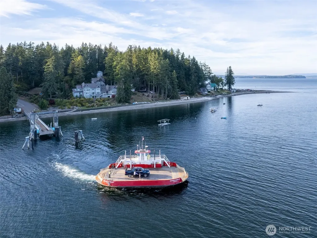 905 E Madrona Boulevard NW Lakebay WA 98349