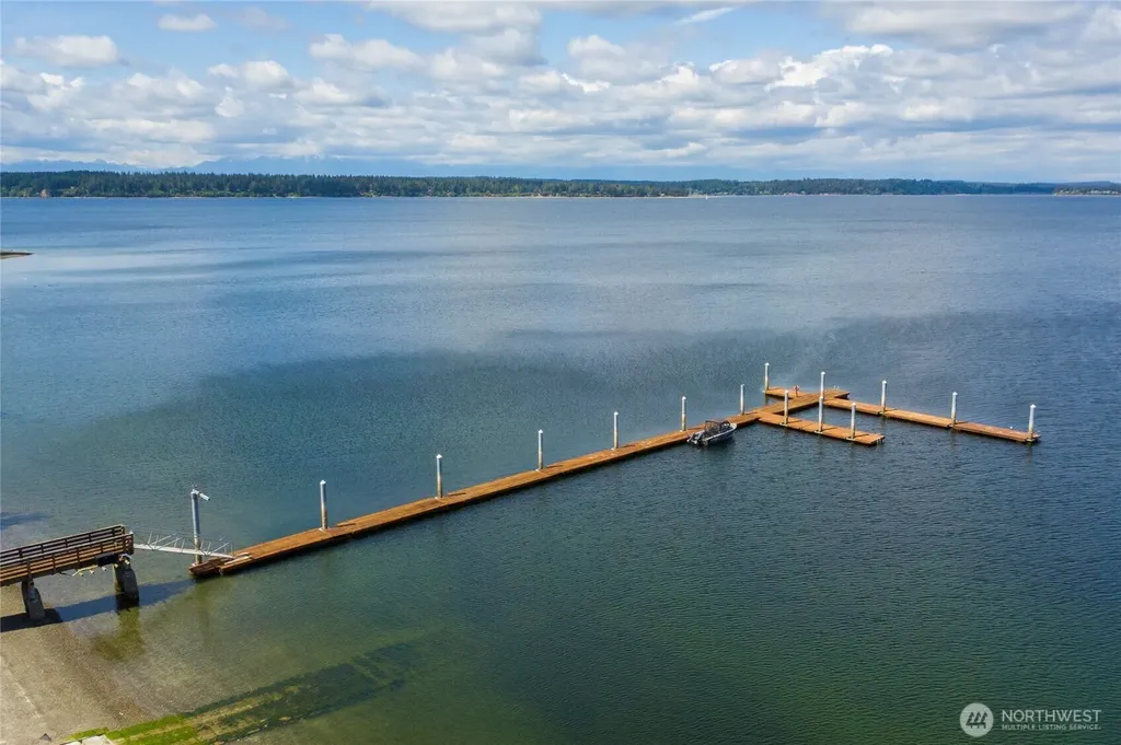 909 E Madrona Boulevard NW Lakebay WA 98349