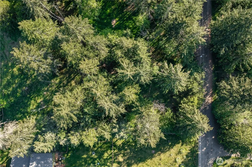 909 E Madrona Boulevard NW Lakebay WA 98349