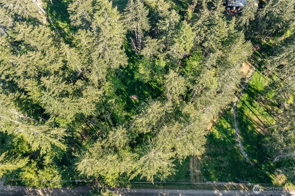 909 E Madrona Boulevard NW Lakebay WA 98349