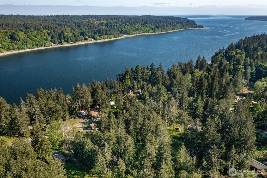 909 E Madrona Boulevard NW Lakebay WA 98349
