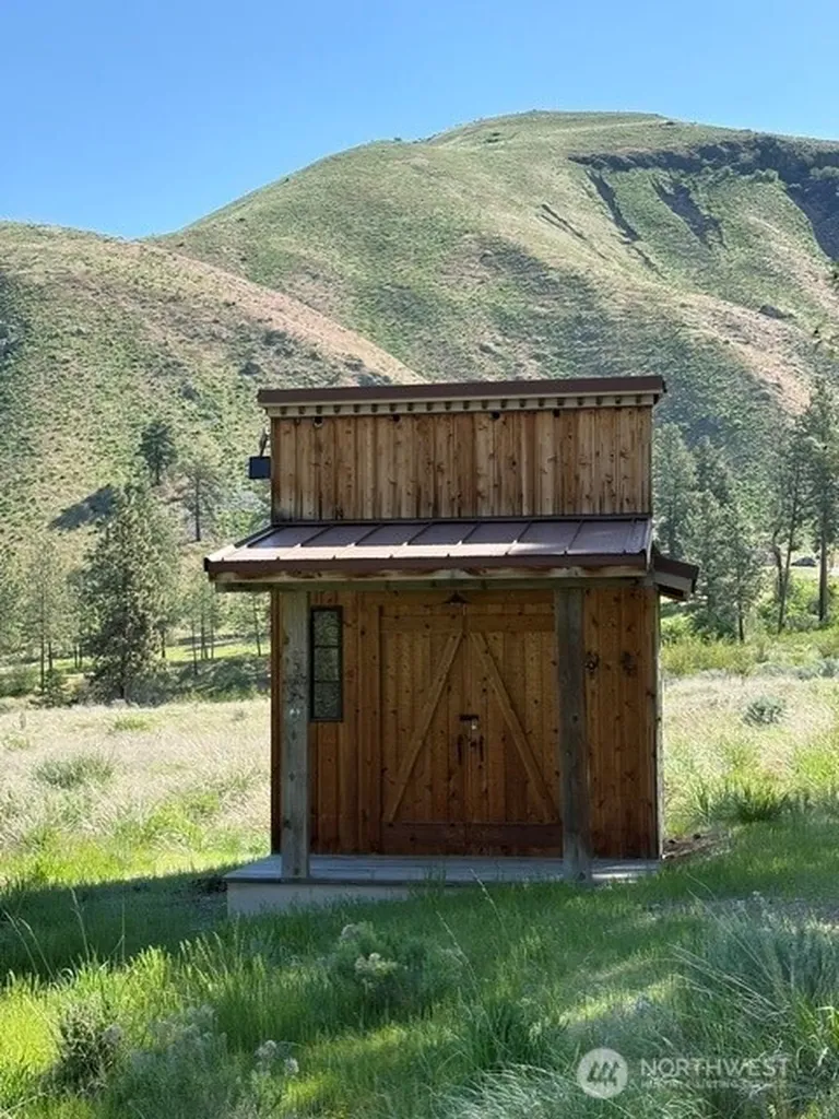 76 Chelan Hills Acres Trail Orondo WA 98843