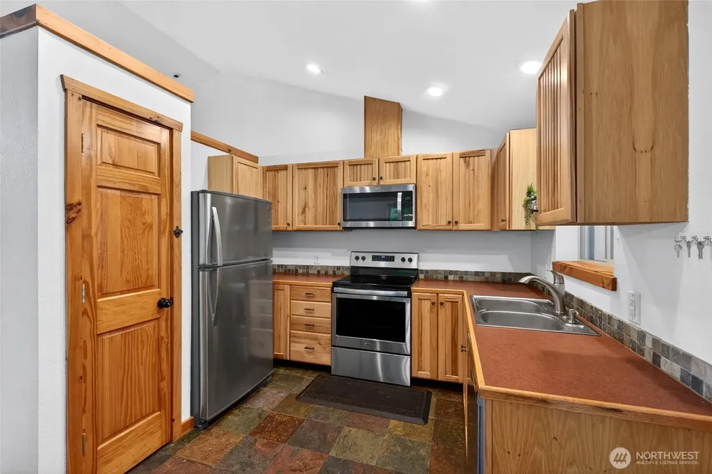 10303 Matthews Avenue Anderson Island WA 98303