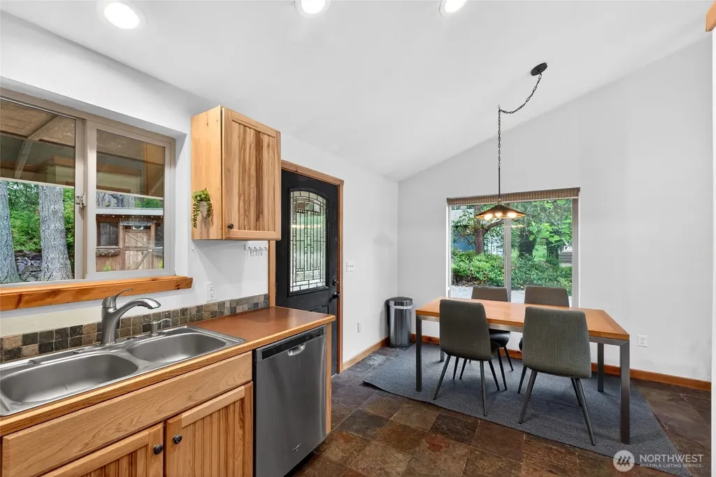 10303 Matthews Avenue Anderson Island WA 98303