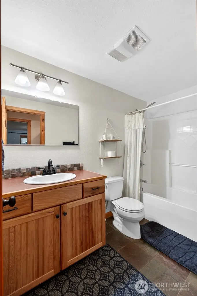 10303 Matthews Avenue Anderson Island WA 98303