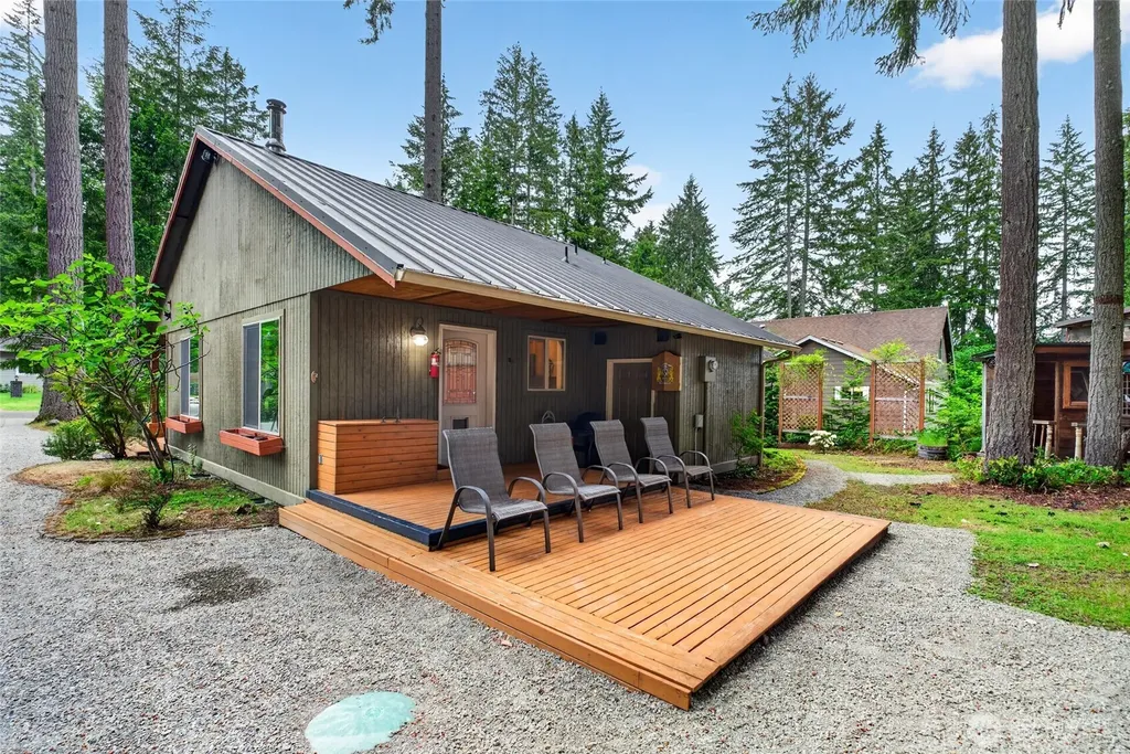 10303 Matthews Avenue Anderson Island WA 98303