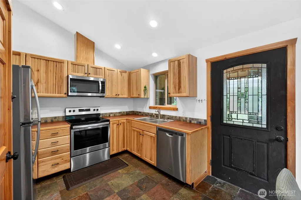 10303 Matthews Avenue Anderson Island WA 98303