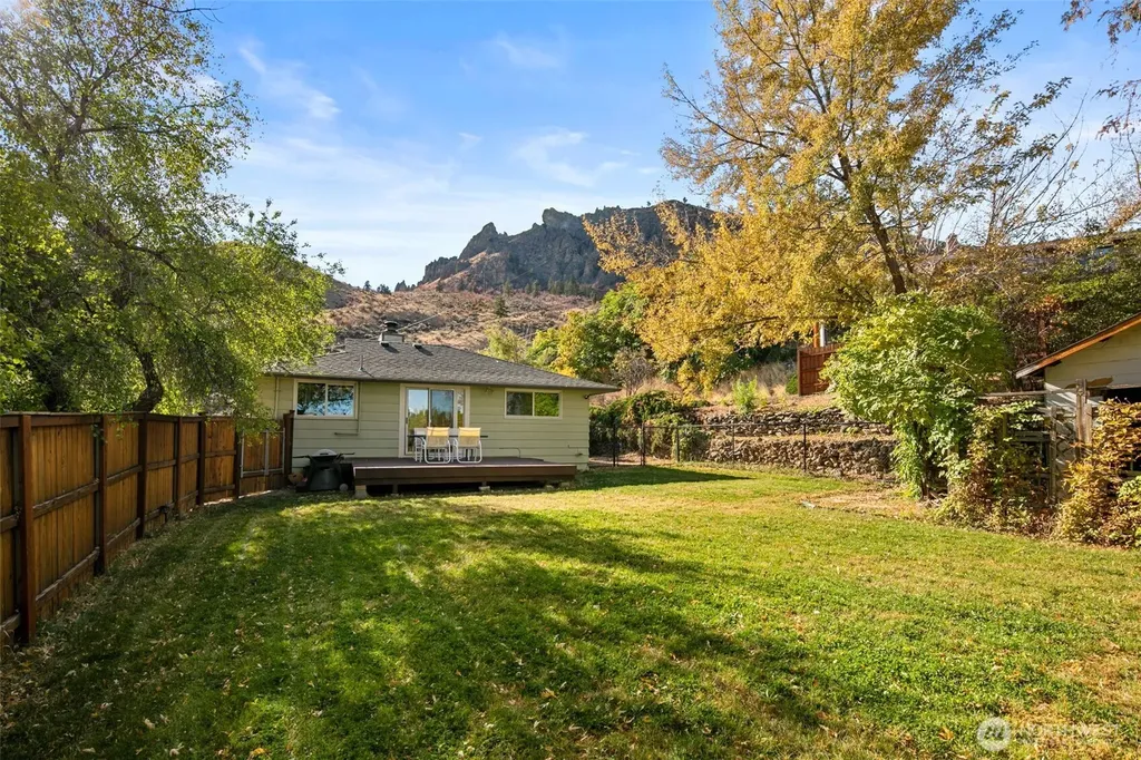 1216 Crawford Avenue Wenatchee WA 98801