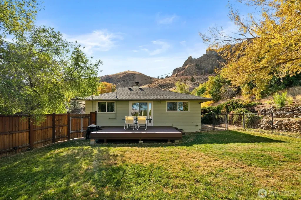 1216 Crawford Avenue Wenatchee WA 98801