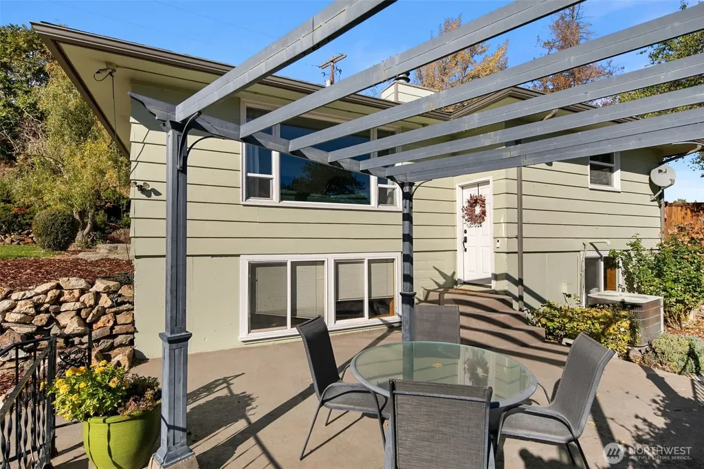 1216 Crawford Avenue Wenatchee WA 98801