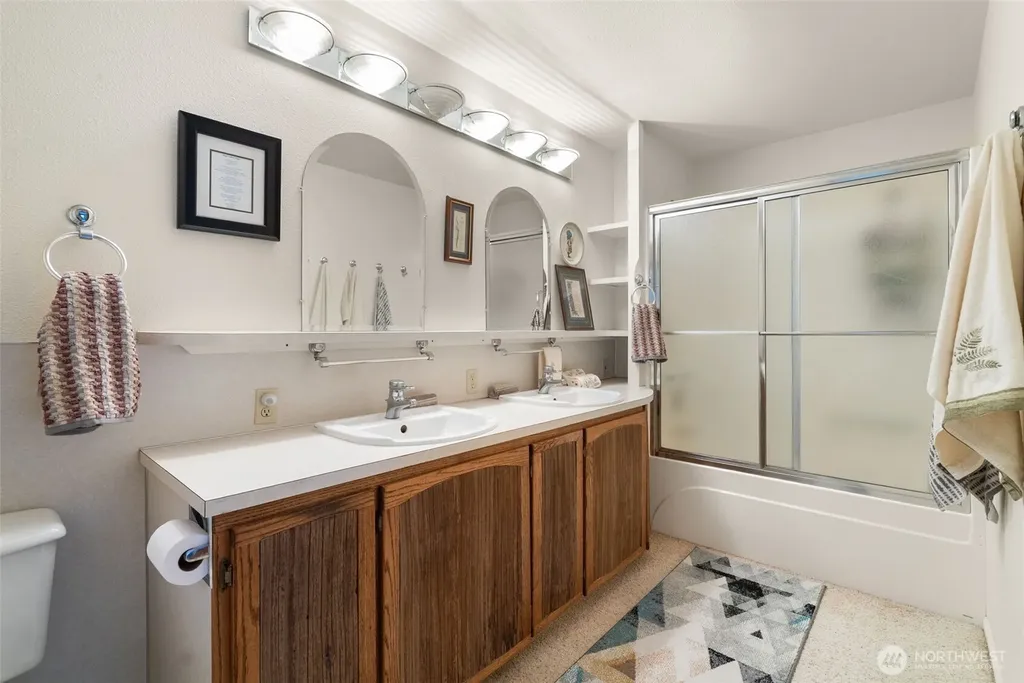 65 Wilderness Road Oakville WA 98568