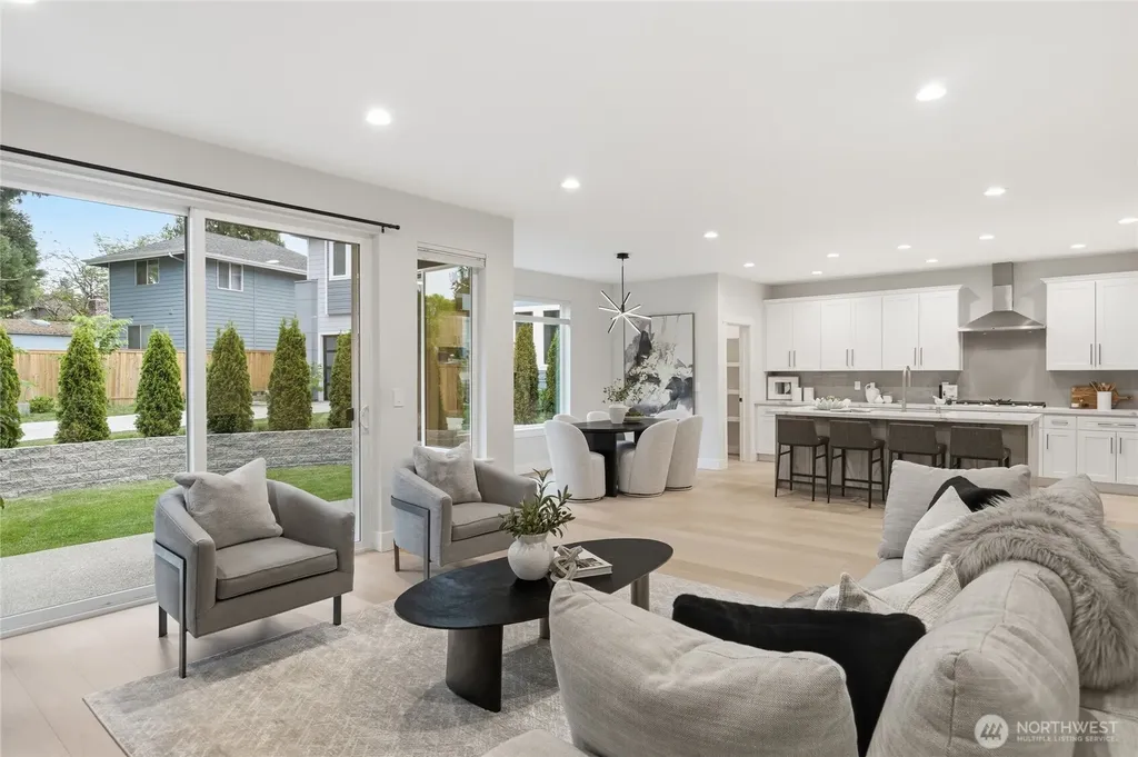 719 Edmonds Way Edmonds WA 98020