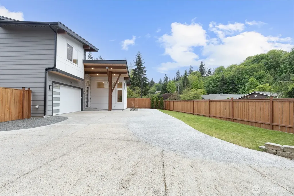 719 Edmonds Way Edmonds WA 98020