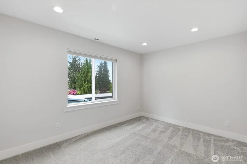 719 Edmonds Way Edmonds WA 98020