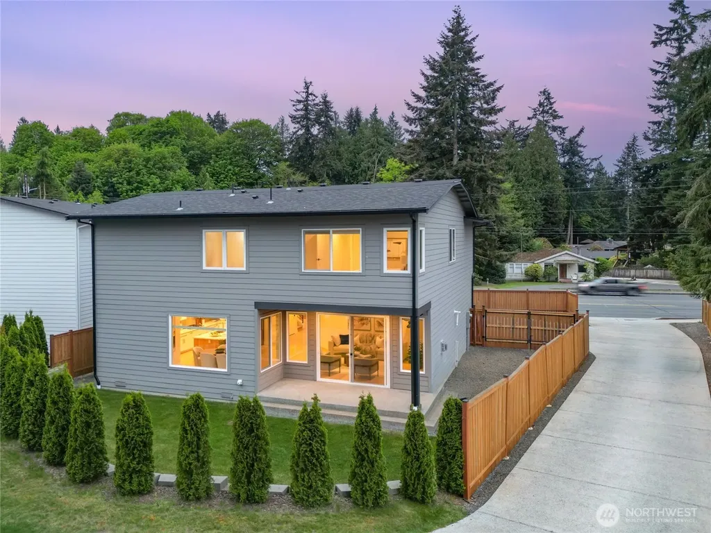 719 Edmonds Way Edmonds WA 98020