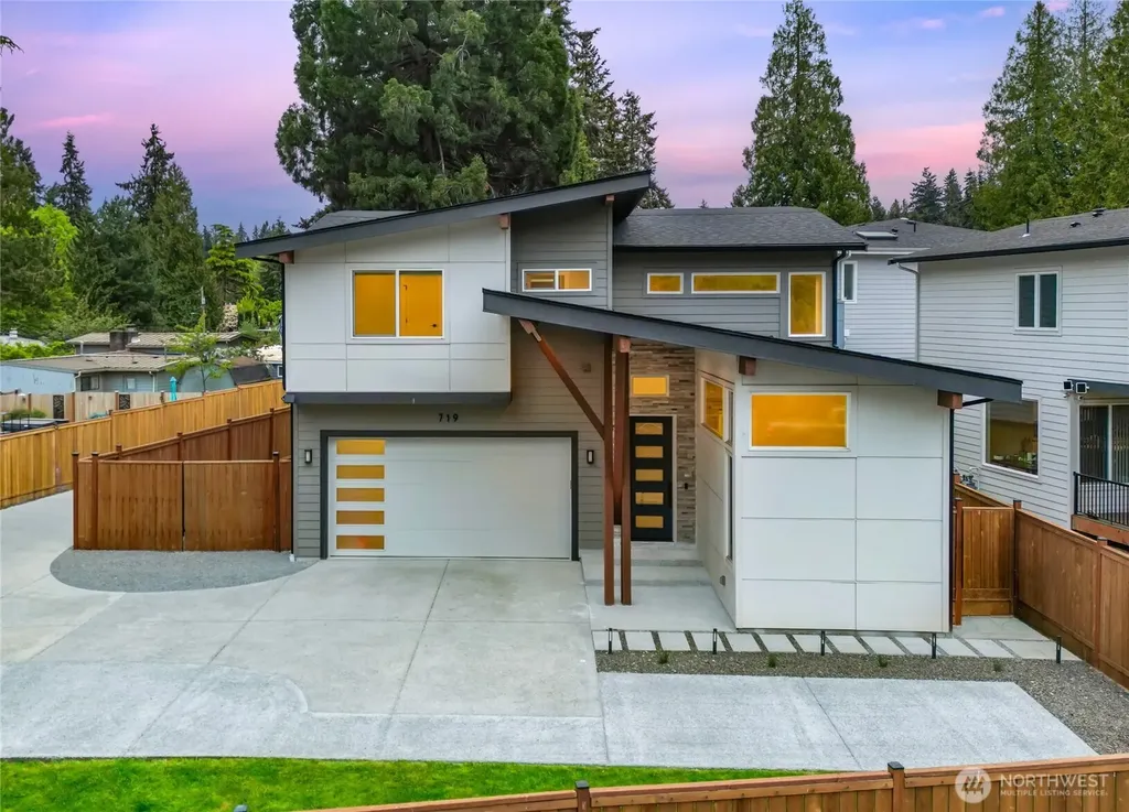 719 Edmonds Way Edmonds WA 98020