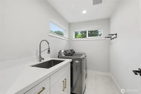 719 Edmonds Way Edmonds WA 98020