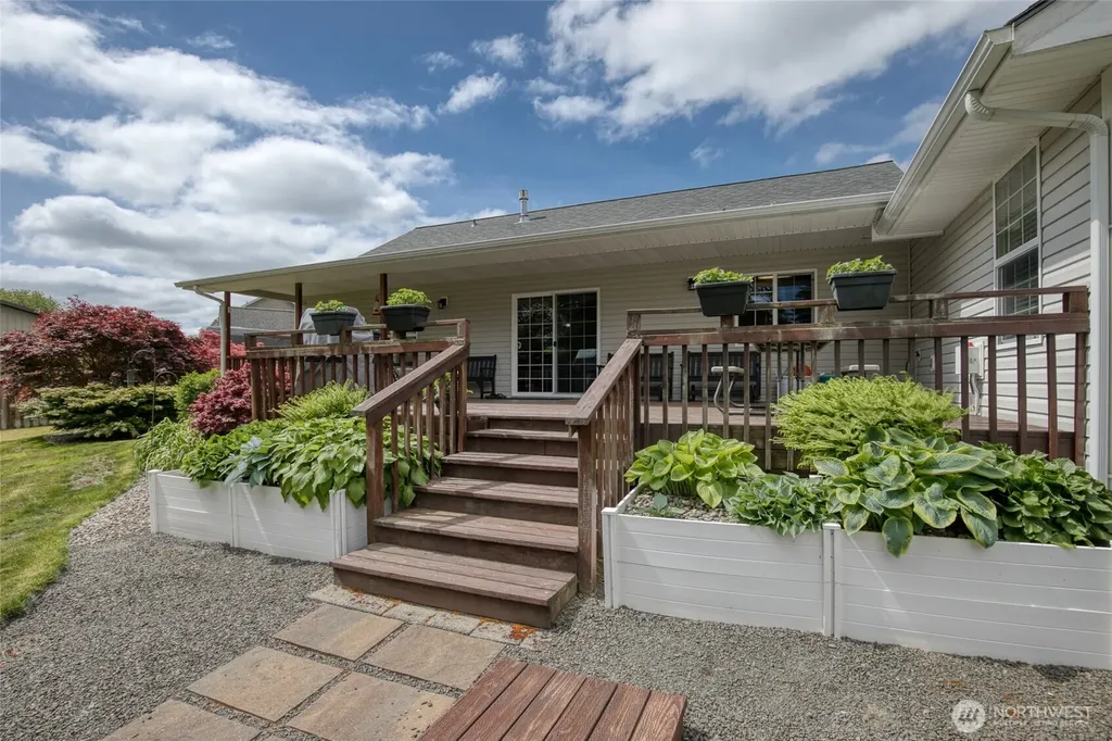 108 Garden Place Elma WA 98541