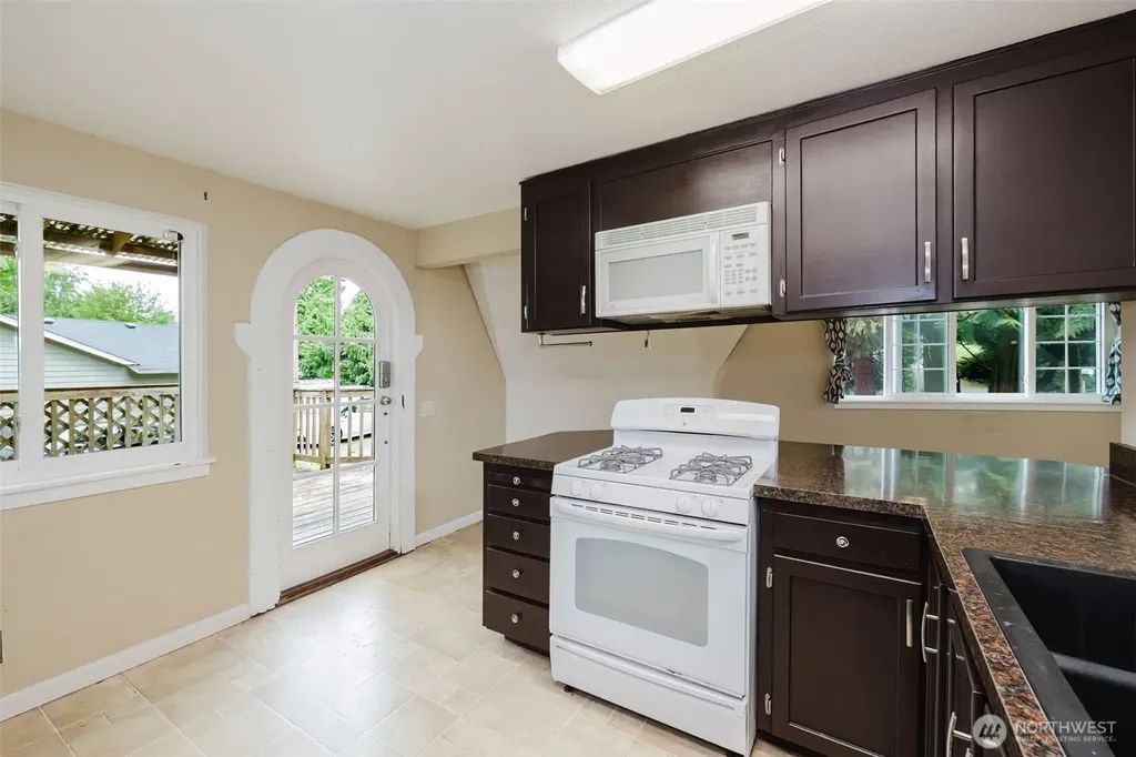 27299 Baywood Drive NE Kingston WA 98346