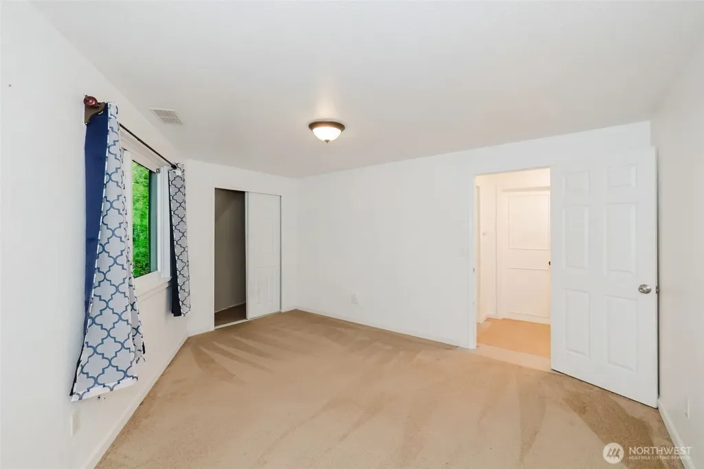 27299 Baywood Drive NE Kingston WA 98346