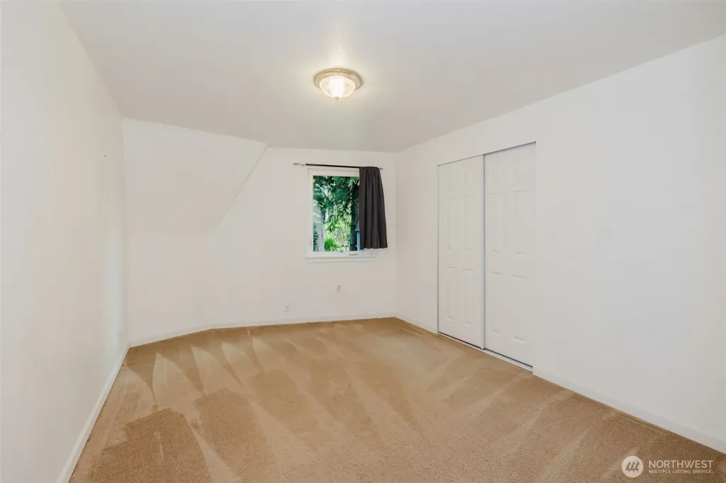 27299 Baywood Drive NE Kingston WA 98346